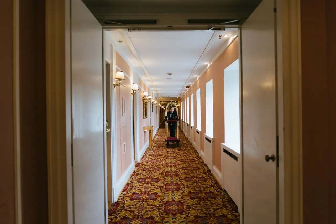 Hotel hallway service